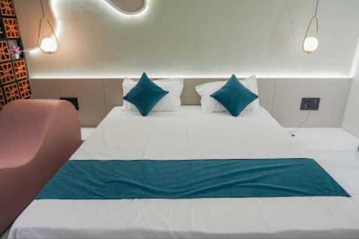 Room 10 of 20
