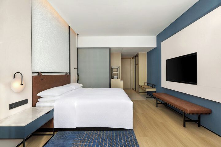 Room 16 of 37