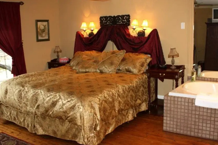 Room 5 of 12