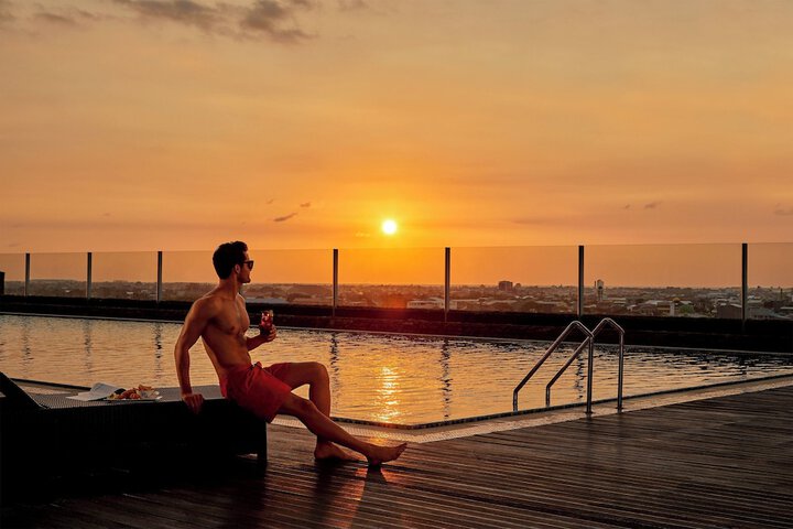 Pool Hotel