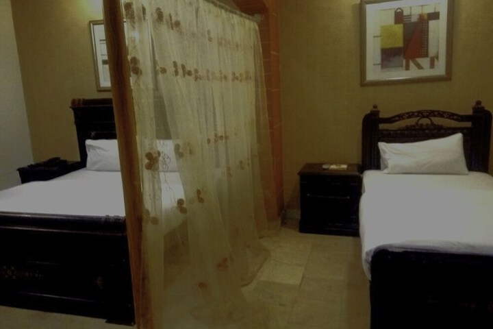 Room 6 of 26