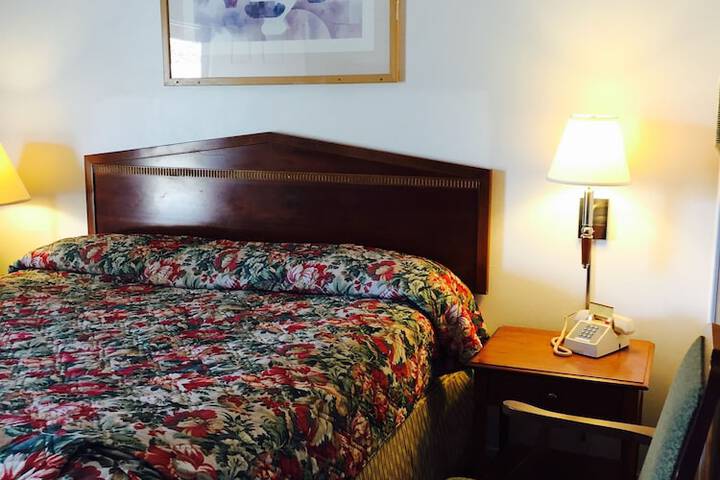 1 King Bed (8 of 12)