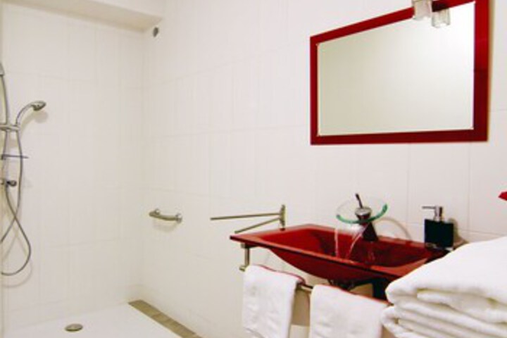 Room 6 of 23