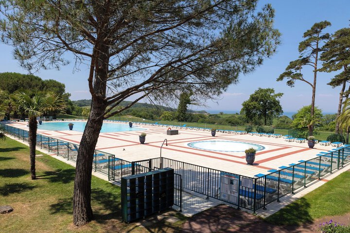 Hotel Pool