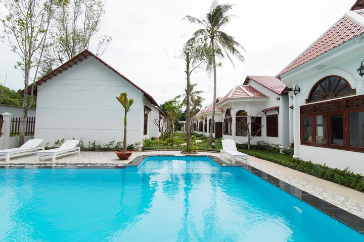 Pools & Facilities