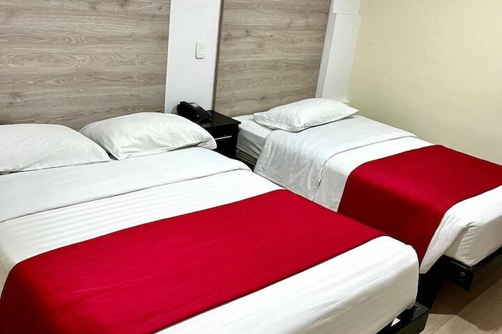 Room 13 of 33