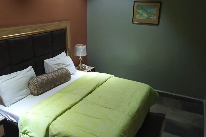 Room 9 of 31