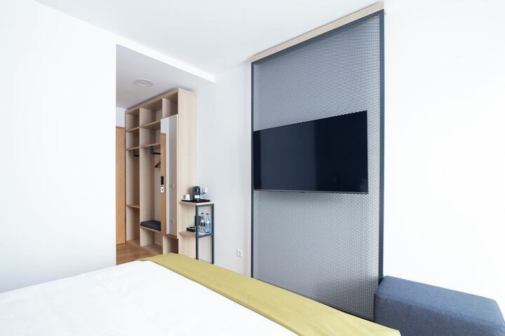 Room 10 of 49