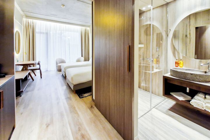 Room 9 of 61