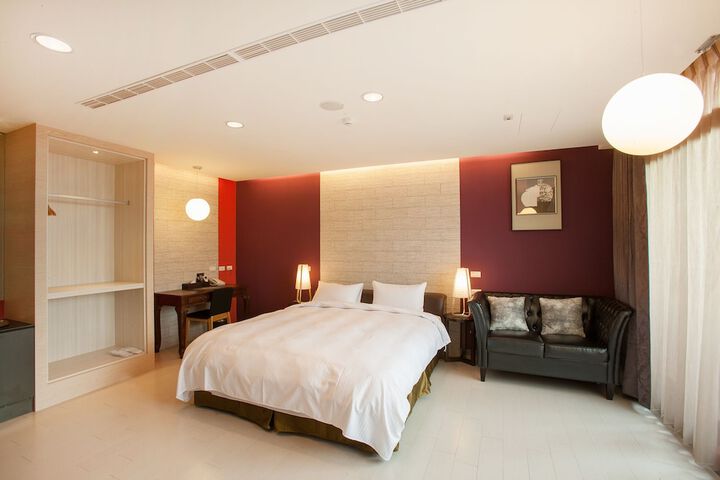 Room 19 of 48