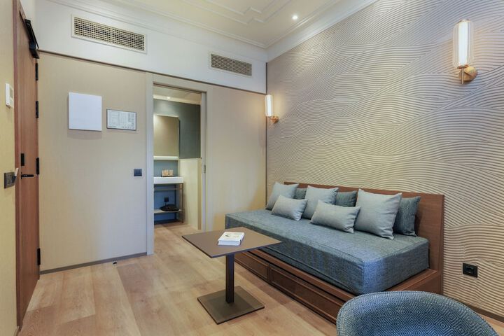Room 18 of 103