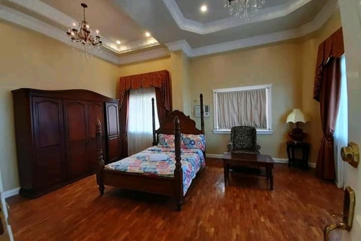 Room 12 of 38