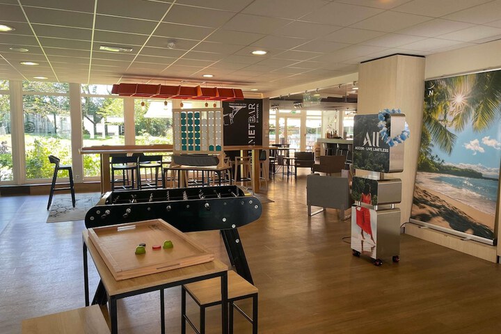 Business Center 186 of 196