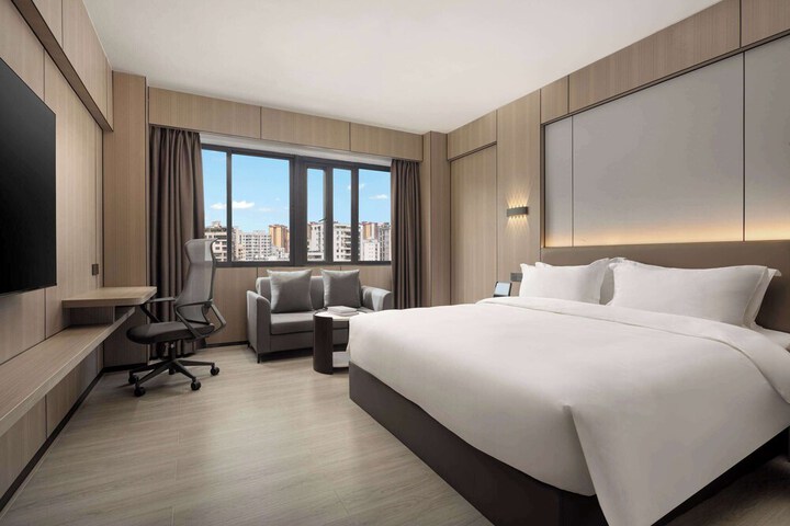 Room 6 of 17
