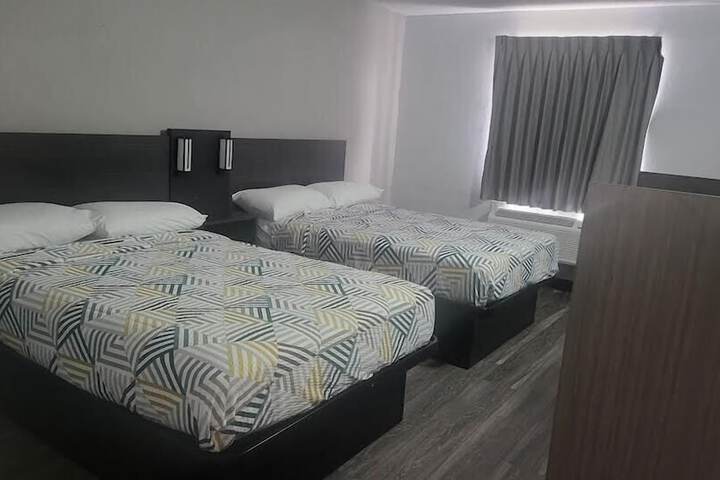 2 Double Beds (6 of 10)