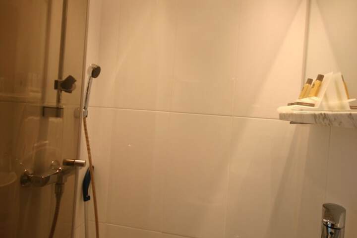 Room 78 of 136