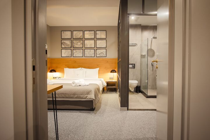 Room 9 of 50