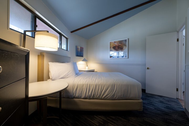 Room 6 of 324