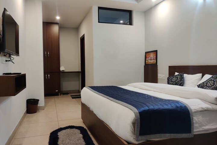 Room 5 of 31