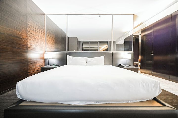 Room 77 of 484