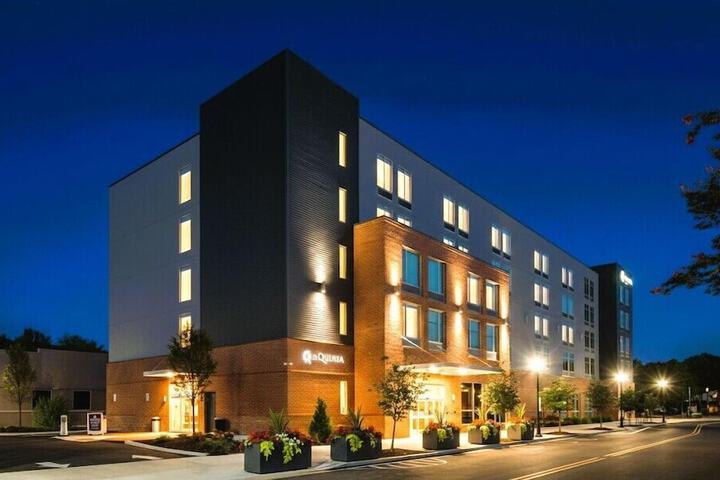 La Quinta Inn &  Suites by Wyndham Chattanooga Downtown / South in Chattanooga, TN