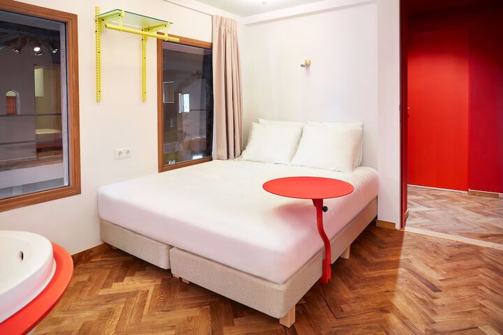Room 102 of 143