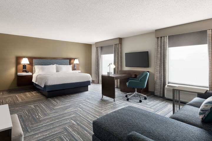 1 King Bed (2 of 18)