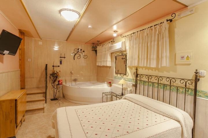 Room 6 of 23