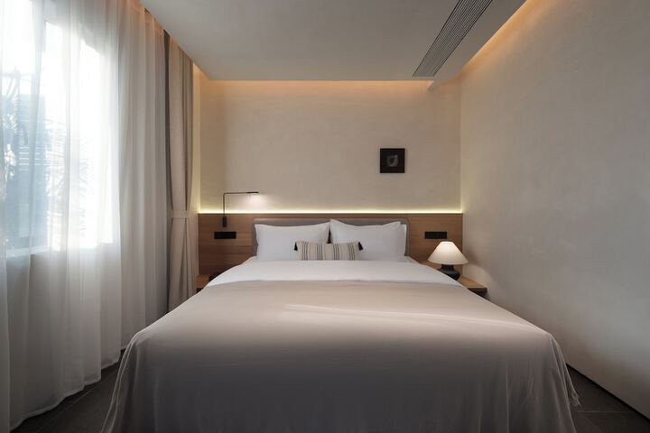 Room 10 of 100