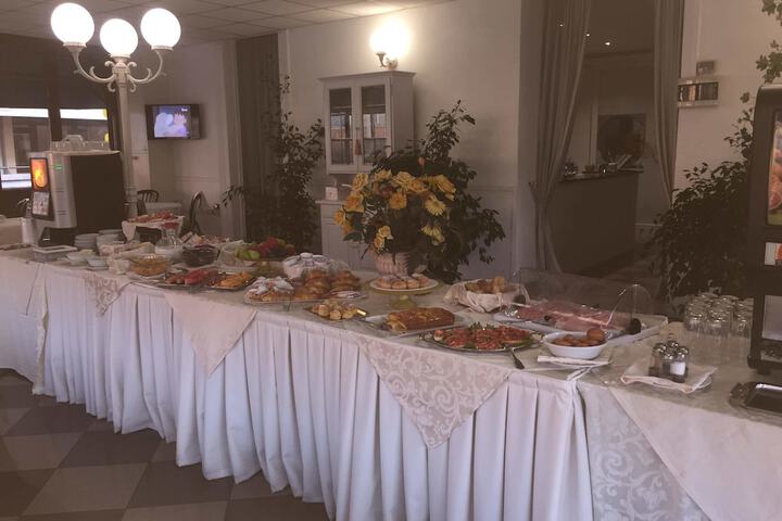 Dining 52 of 63