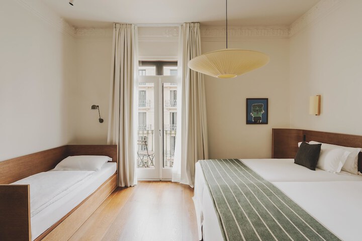 Room 16 of 153