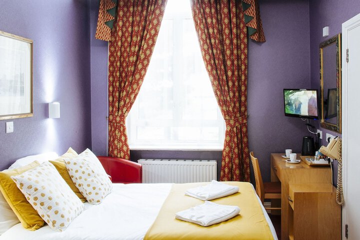Room 15 of 90