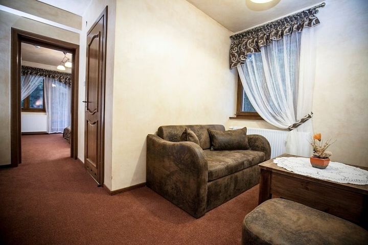 Room 2 of 83