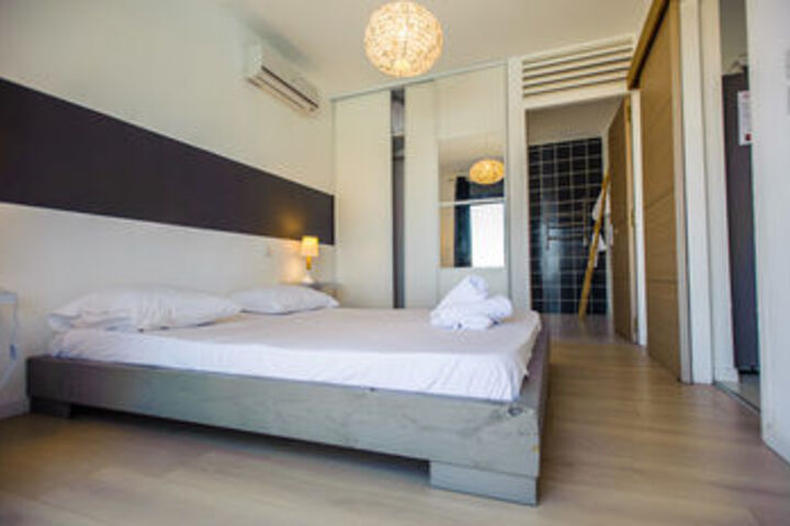 Room 4 of 19