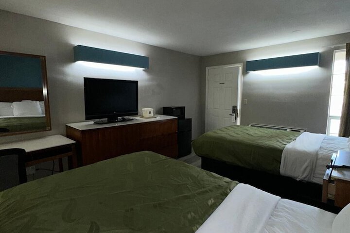 2 Double Beds Accessible (31 of 33)