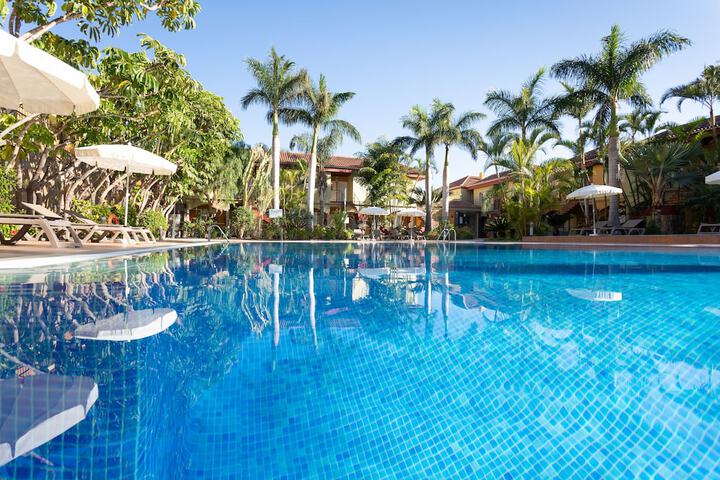 Pool Hotel