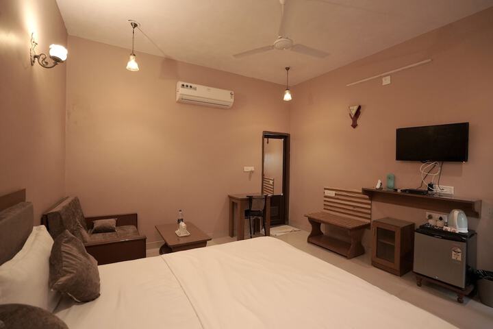 Room 3 of 59