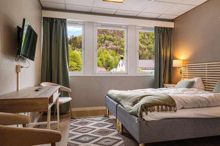 Room 4 of 83