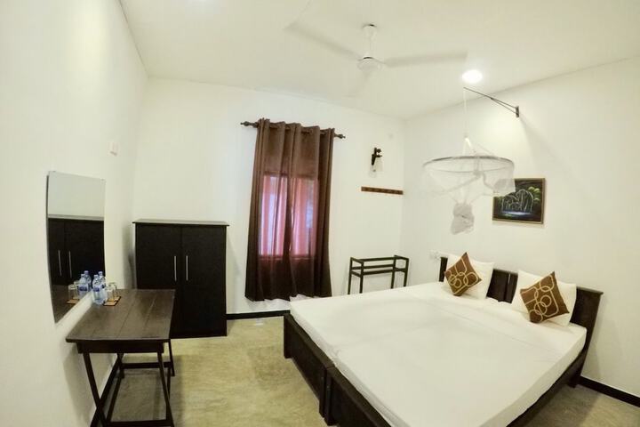 Room 7 of 9