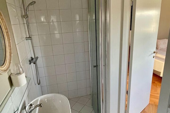 Room 85 of 135
