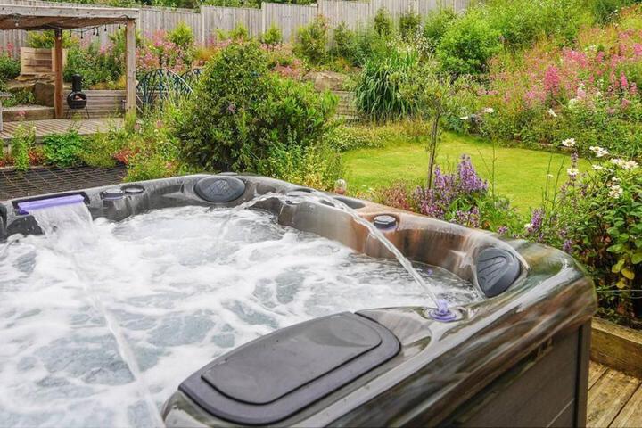 Rent My Spa Home with Pool table Hottub and Sauna in Chesterfield
