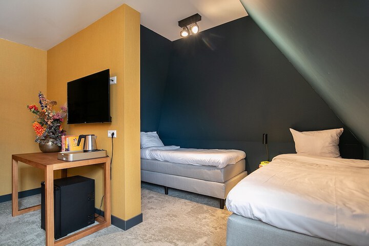 Room 14 of 110