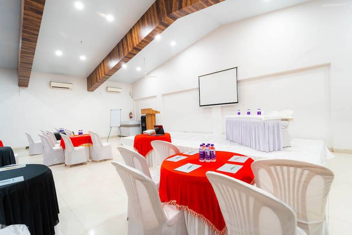 Ballroom/Hall 153 of 187