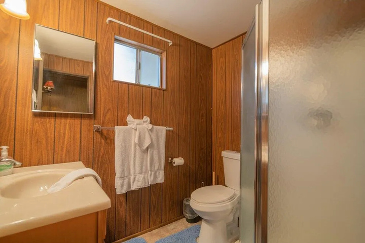 Room 9 of 13