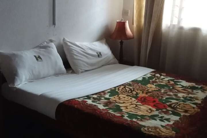 Room 4 of 23