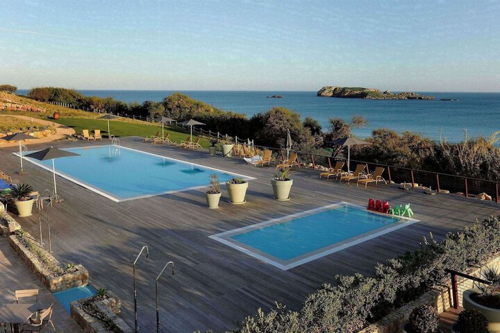 Pool Hotel