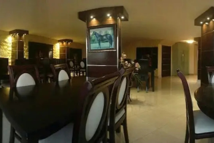 Dining 28 of 29