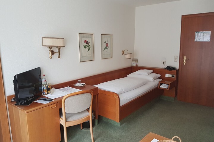 Room 25 of 67