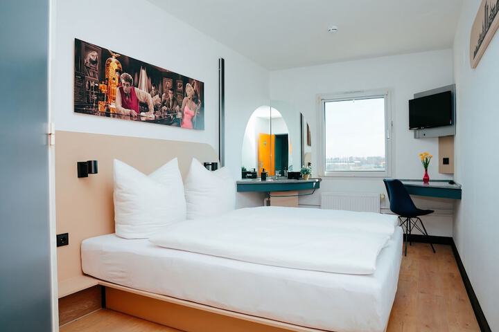 Room 8 of 23