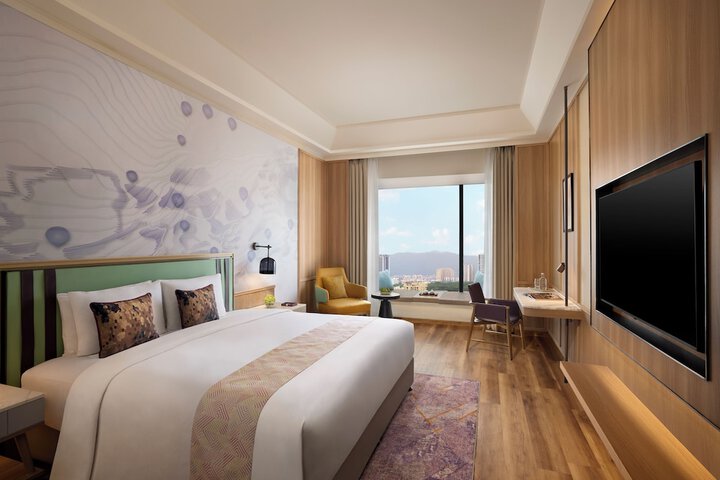 Room 10 of 32